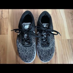 Nike Flex Contact- Specks